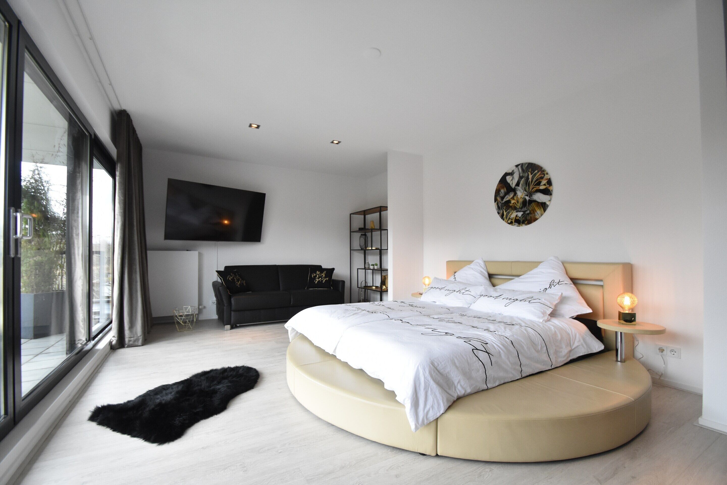 4 bedrooms, individually furnished, bed sheets