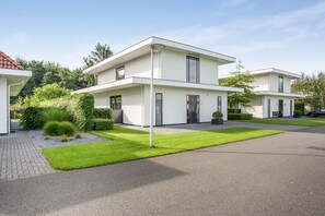 Villa | Exterior - Modern Villa in Harderwijk with Sauna & Hot Tub (Zeewolde)