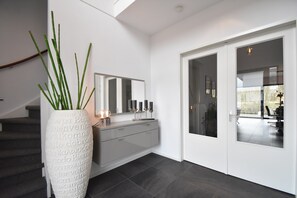 Villa | Reception - Modern Villa in Harderwijk with Sauna & Hot Tub (Zeewolde)