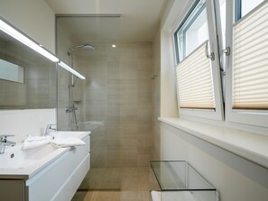 Apartment | Bathroom - Charming Apartment in Gosau With Shared Sauna (Gosau)