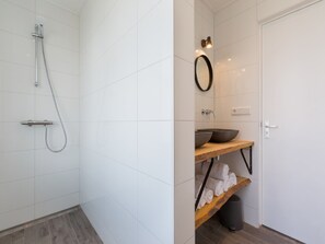 Bathroom - Holiday Home in Koudekerke Near Seabeach (Koudekerke)