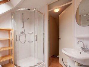 Ferienhaus | Badezimmer | Badewanne, Handtücher
