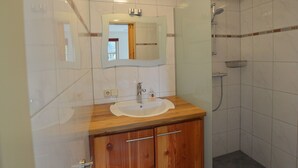 House | Bathroom - Attractive Holiday Home in Erp With Spacious Garden (Erp)