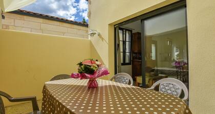 Romantic City House With Private Terrace and 15 min From the Beach