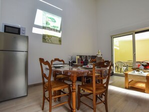 Dining - Romantic City House With Private Terrace and 15 min From the Beach (Rochefort)