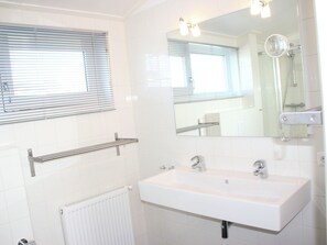 Villa | Badezimmer | Dusche