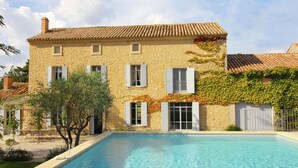 Unclassified image, 3 of 43, button - Mountain Villa in Carpentras With Pool & Majestic Views (Carpentras)