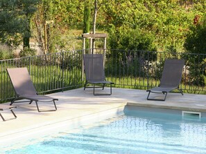 Pool - Mountain Villa in Carpentras With Pool & Majestic Views (Carpentras)