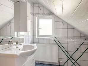 Apartment | Bathroom