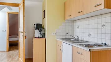 Apartment | Private kitchen | Cookware/dishes/utensils