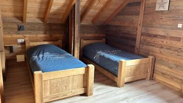 Chalet | 5 kamar tidur dan dilengkapi dengan perabotan berbeda-beda