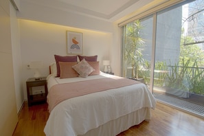 Apartamento superior, 2 quartos, 2 banheiros | Vista do quarto