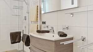 Bathroom - Serene Holiday Home in Auffach With Terrace (Wildschoenau)