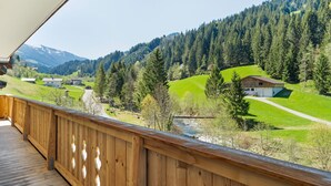 Balcony - Serene Holiday Home in Auffach With Terrace (Wildschoenau)