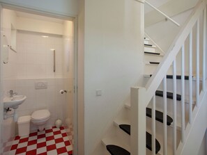 Villa | Badezimmer | Duschwanne, Handtücher