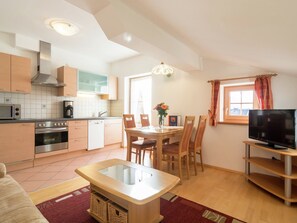 Dining - Modern Apartment in Bramberg With National Park Summer Card (Bramberg am Wildkogel)