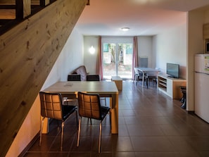 Dining - Semi-detached Home in the Hinterlands of Languedoc (Saint-Christol)