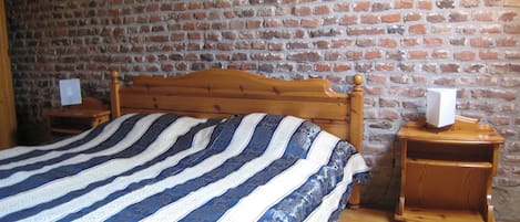 Apartment | 2 bedrooms, individually furnished, bed sheets