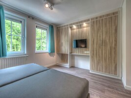 3 habitaciones, muebles diferentes y ropa de cama 