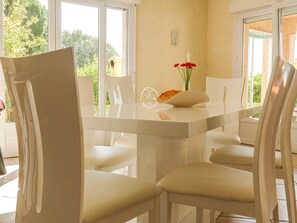 House | Dining - Peaceful Escape in Argeliers (Argeliers)