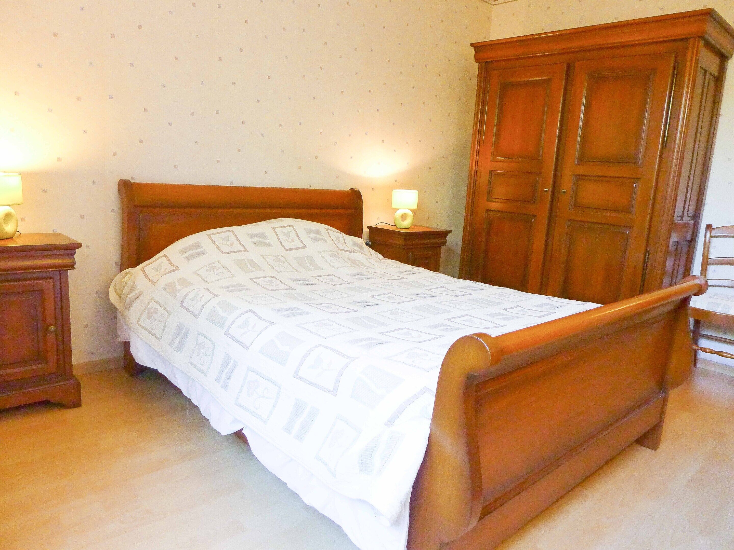 House | 3 bedrooms, individually furnished, iron/ironing board
