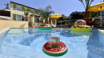 Kolam renang outdoor