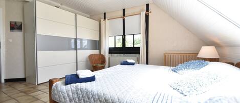 House | 4 bedrooms, individually furnished, bed sheets