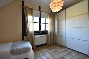 House | 4 bedrooms, individually furnished, bed sheets