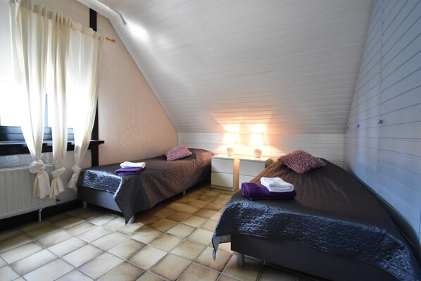 House | 4 bedrooms, individually furnished, bed sheets