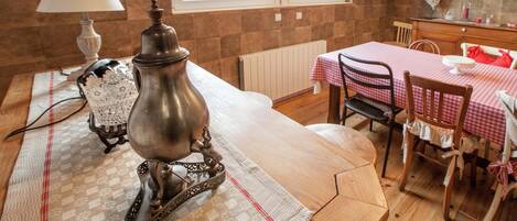 Chalet | Dining