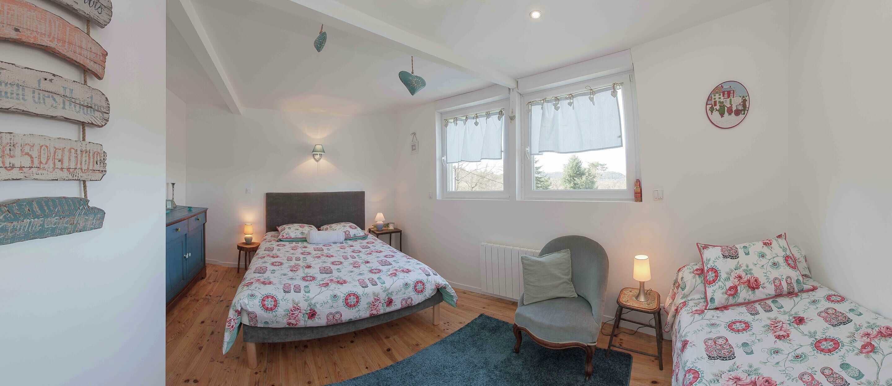 Chalet | 4 habitaciones, muebles diferentes y tabla de planchar con plancha 