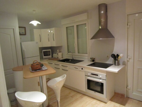House | Private kitchen - Denneville Coastal Escape With Garden (Port-Bail-sur-Mer)