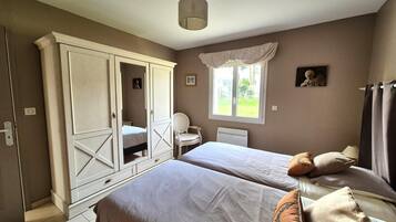 3 bedrooms, individually furnished, bed sheets