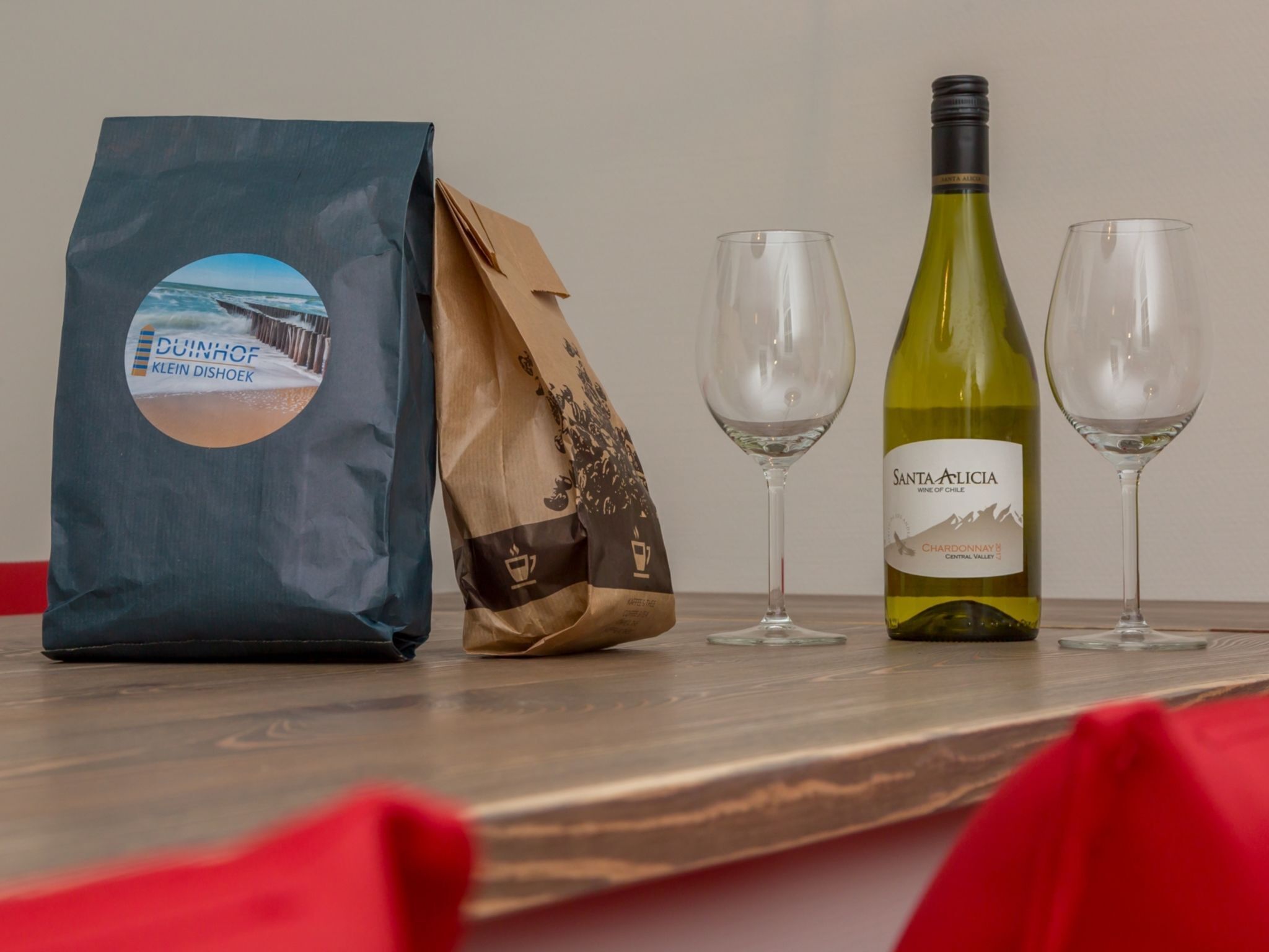 3 phòng ngủ, trang bị nội thất với thiết kế riêng biệt, bộ trải giường 