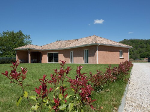 Modern Holiday Home on the Outskirts of Lourdes With Jacuzzi
