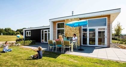 Luxe Chalet, Sauna & Spa Tub Near Valkenburg