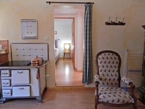 1 bedroom, individually furnished, bed sheets - Apartment in Riquewihr Near Vineyards (Riquewihr)
