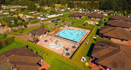 Spacious Farmhouse with Barbecue near Veluwe