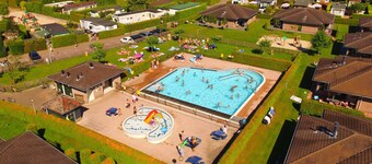 ฟาร์มเฮาส์กว้างขวางพร้อมบาร์บีคิวใกล้เวลูเว