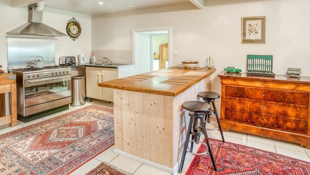 House | Private kitchen - Alluring Holiday Home in Savigné With Private Pool (Savigne)