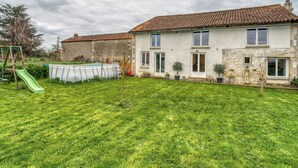 Exterior - Alluring Holiday Home in Savigné With Private Pool (Savigne)