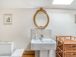 Bathroom - Alluring Holiday Home in Savigné With Private Pool (Savigne)