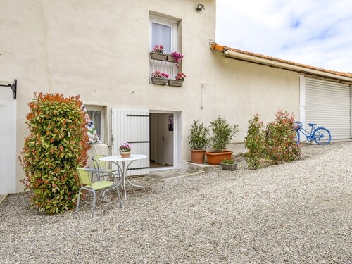 Inviting Holiday Home in Rasteau Near Vaison la Romaine
