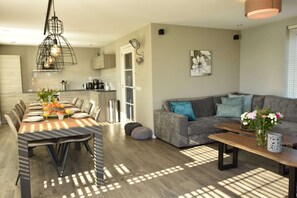 Villa | Living room - Luxurious and Modern House With Large Garden, Privacy and Wi-fi, Near Schoorl and the Beach (Warmenhuizen)