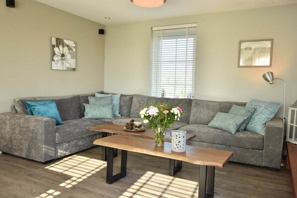 Villa | Living room - Luxurious and Modern House With Large Garden, Privacy and Wi-fi, Near Schoorl and the Beach (Warmenhuizen)