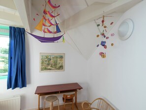 8 Schlafzimmer, individuell eingerichtet, Bettwäsche