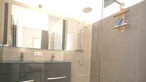 Unclassified image, 4 of 33, button - Romantic, Holiday Home in Flayosc With Private Swimming Pool and in the Forest! (Draguignan)