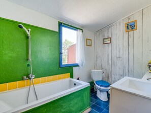 Combined shower/bathtub - Provincial Cottage in Provence With Swimming Pool (Simiane-la-Rotonde)