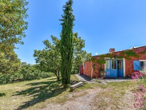 Exterior - Provincial Cottage in Provence With Swimming Pool (Simiane-la-Rotonde)