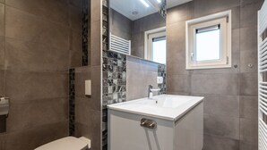 Bathroom - Cozy Chalet With a Jetty Nearby De Veluwe (Hoenderloo)
